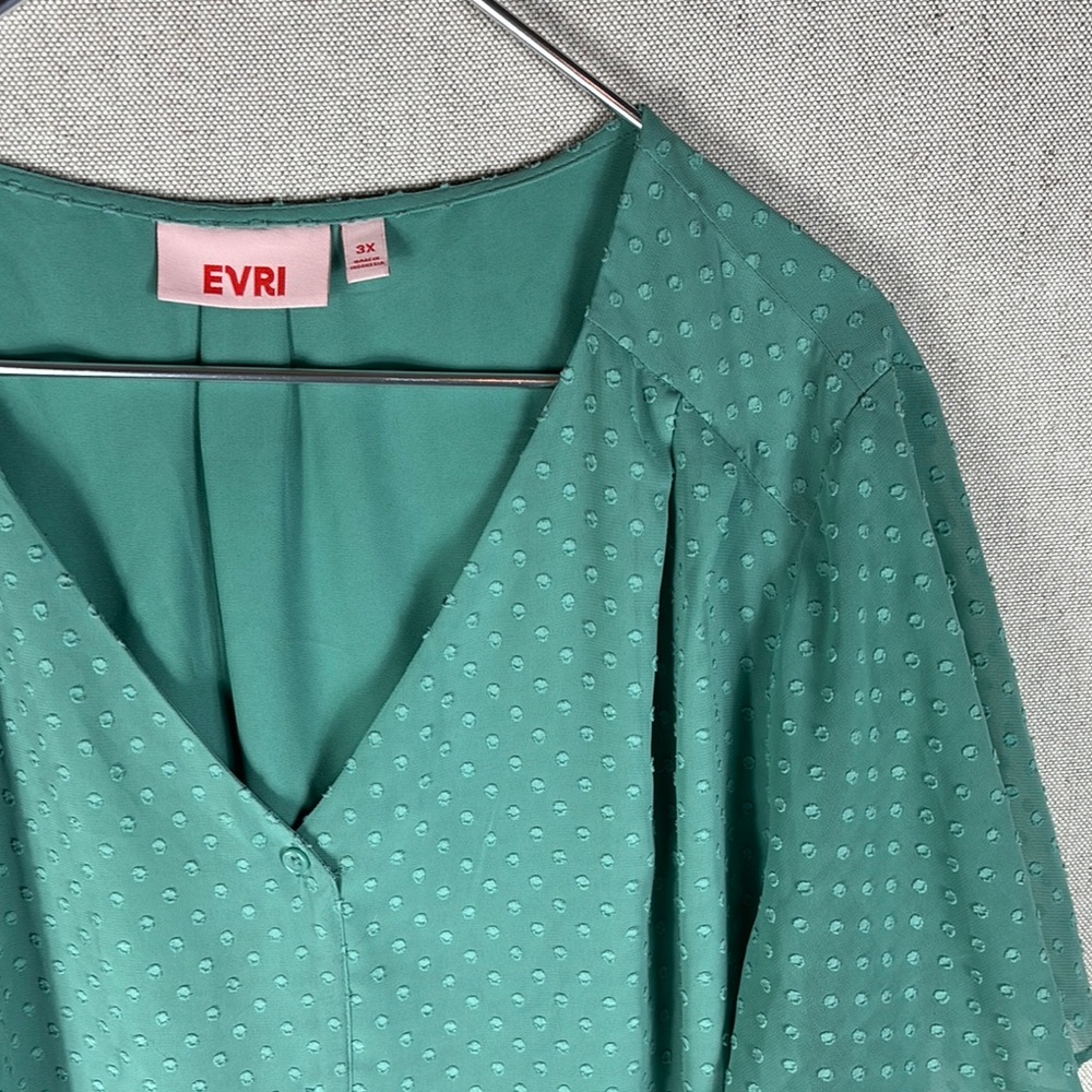 EVRI > Green Short Sleeve V Neck Blouse 3X - Picture 3 of 9